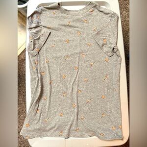 Old Navy youth size XXL (18) gray basketball shirt.